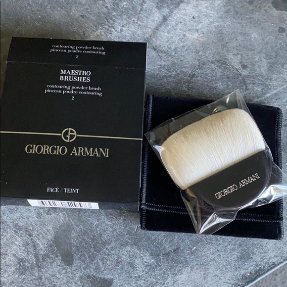 Giorgio Armani Other - NEW! Giorgio Armani Maestro Contour Brush